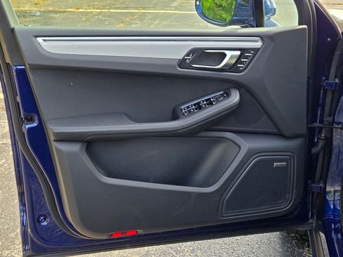 Used 2025 Porsche Macan image 17