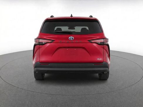 New 2026 Toyota Sienna XLE FWD image 7