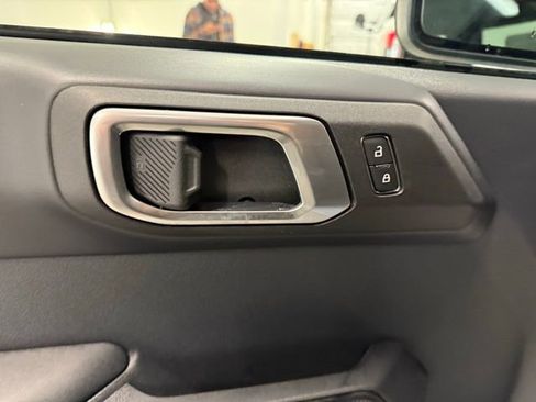 New 2025 Ford Bronco Badlands image 14