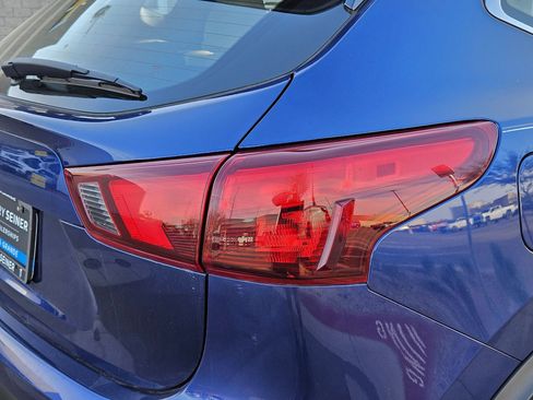 Used 2019 Nissan Rogue Sport S image 12