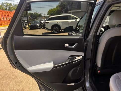 Used 2023 Hyundai Kona SE FWD image 15