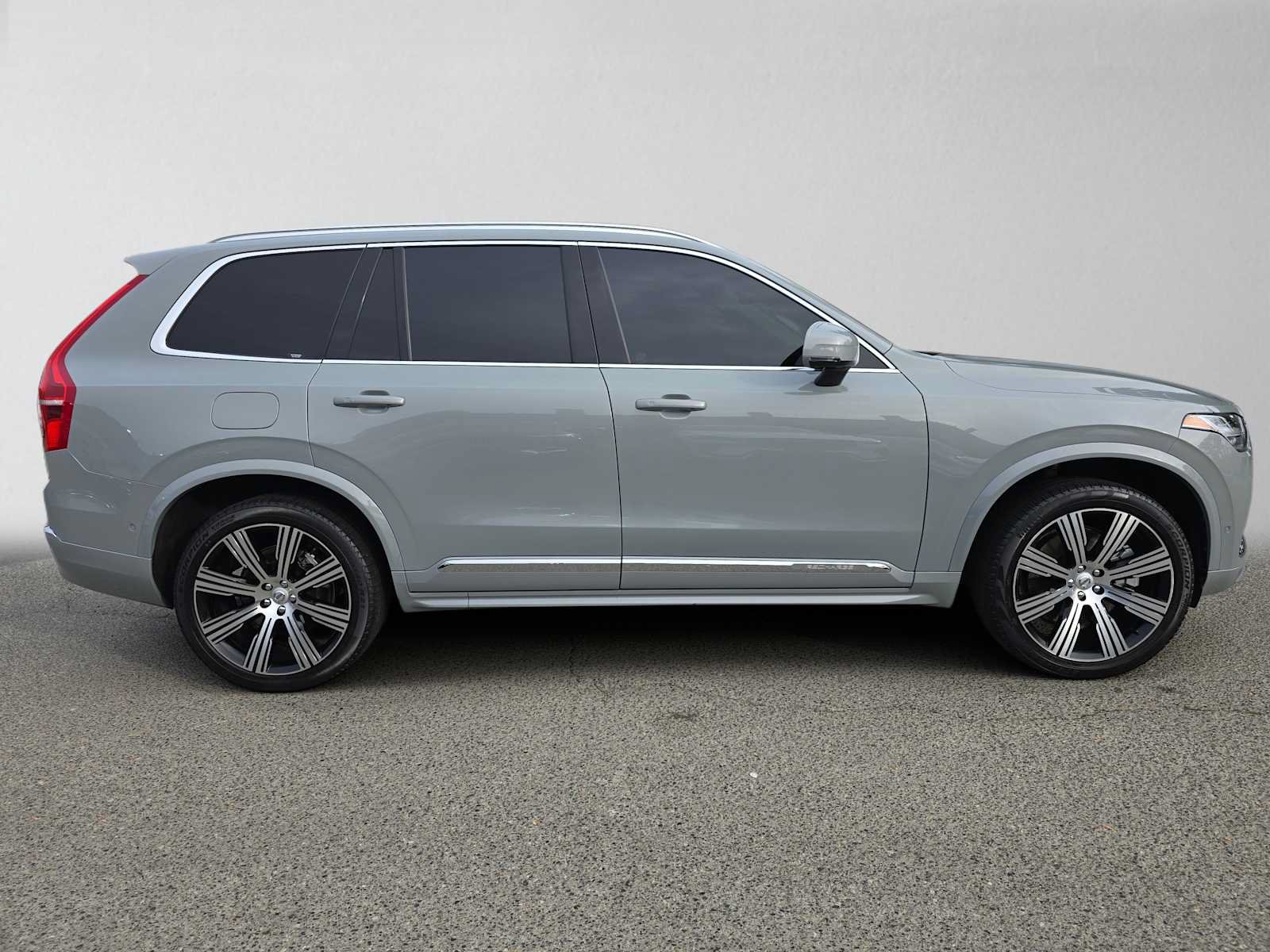 Certified 2024 Volvo XC90 T8 Ultimate w/ Protection Package Premier AWD/4WD image 3