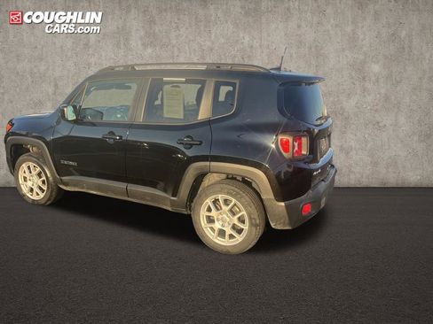 Used 2019 Jeep Renegade Latitude w/ Cold Weather Group image 3