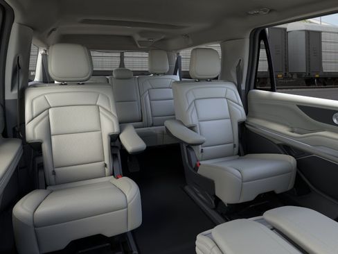 New 2026 Lincoln Navigator L Premier AWD/4WD image 24