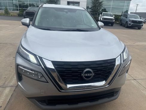 Used 2023 Nissan Rogue SV AWD/4WD image 2