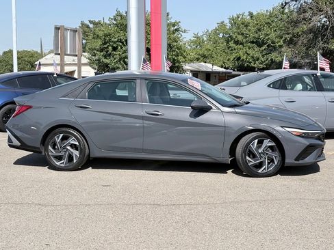 Used 2024 Hyundai Elantra Limited FWD image 4