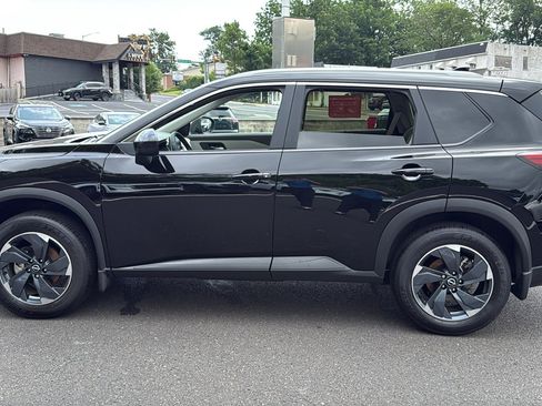 Certified 2026 Nissan Rogue SV w/ SV Premium Package AWD/4WD image 4