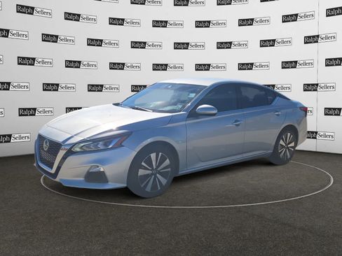 Used 2021 Nissan Altima 2.5 SV image 2