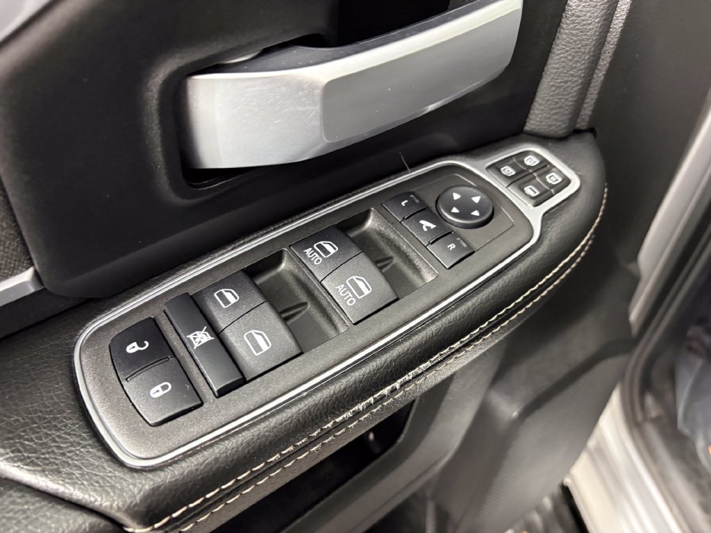 Used 2023 RAM 3500 Big Horn w/ Night Edition AWD/4WD image 12