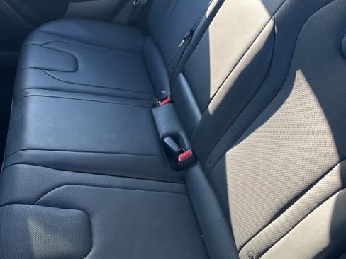 Used 2023 Hyundai Elantra Limited image 6