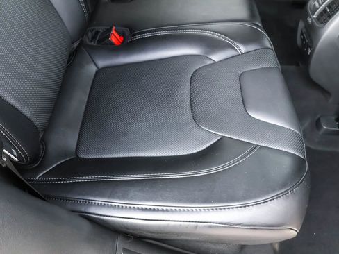 Used 2020 Jeep Cherokee Latitude Lux w/ Comfort/Convenience Group image 34