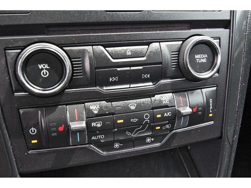 Used 2018 Ford Explorer XLT w/ Equipment Group 202A FWD image 28