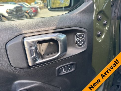 Used 2022 Jeep Gladiator Sport image 13