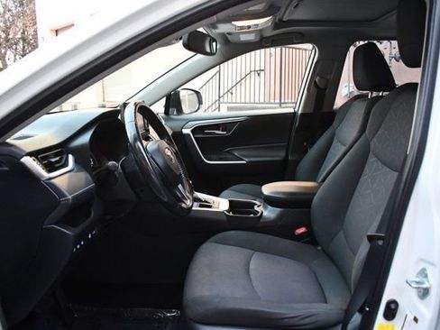 Used 2019 Toyota RAV4 XLE w/ Convenience Package image 18