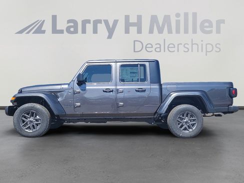 New 2025 Jeep Gladiator Sport image 2