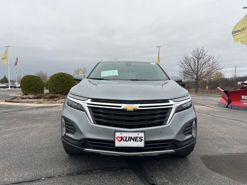 Used 2023 Chevrolet Equinox LT image 2