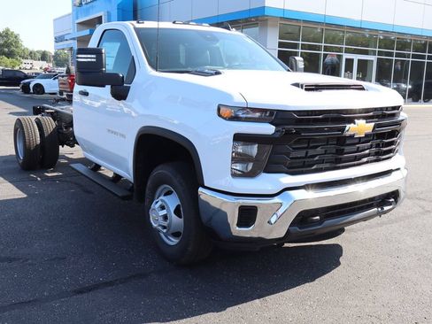 New 2026 Chevrolet Silverado 3500 W/T w/ WT Convenience Package AWD/4WD image 2