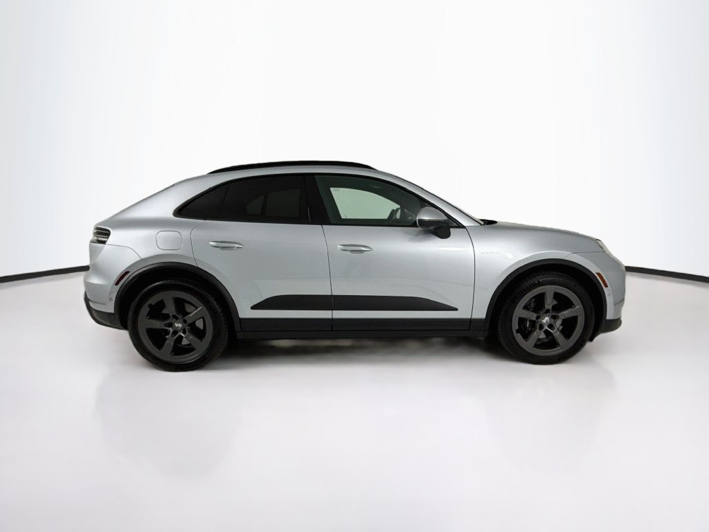Certified 2025 Porsche Macan Electric RWD image 8