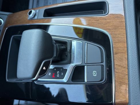 Used 2024 Audi Q5 2.0T Premium image 55