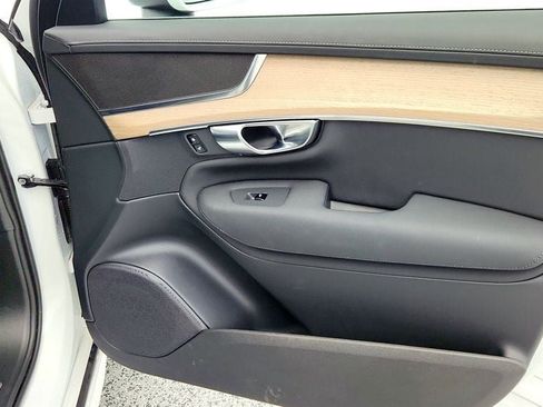 Used 2025 Volvo XC90 B6 Plus image 28