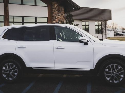 Used 2023 Kia Telluride LX image 11