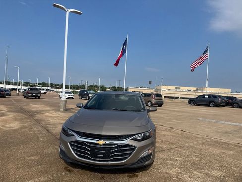 Used 2022 Chevrolet Malibu LT FWD image 5