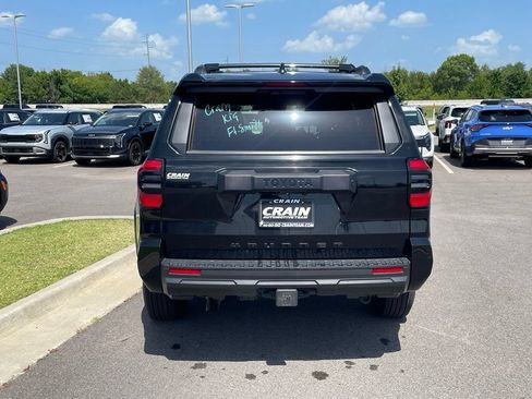 Used 2025 Toyota 4Runner SR5 AWD/4WD image 6
