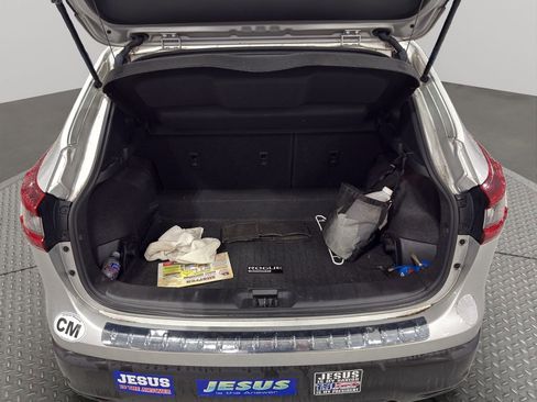 Used 2020 Nissan Rogue Sport S image 9