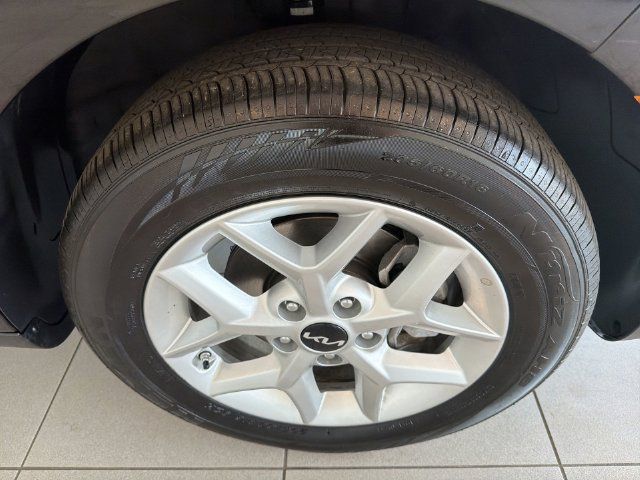 Used 2025 Kia Soul LX FWD image 15