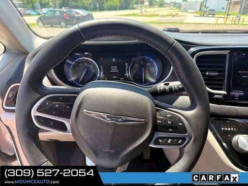 Used 2022 Chrysler Pacifica Touring-L FWD image 9