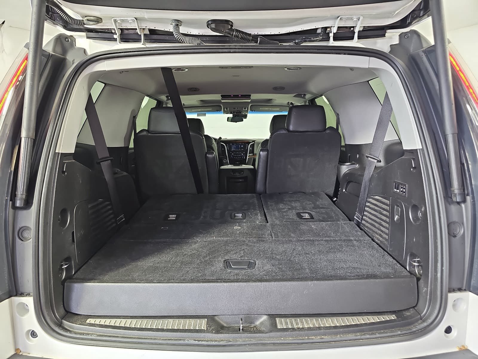 Used 2019 Cadillac Escalade Luxury AWD/4WD image 12
