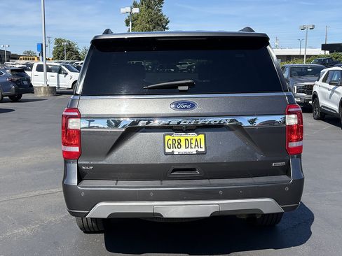 Used 2019 Ford Expedition XLT w/ Equipment Group 202A AWD/4WD image 6
