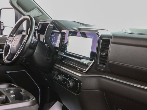 Used 2024 Chevrolet Silverado 3500 LT image 27
