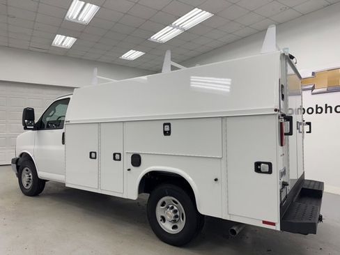New 2025 Chevrolet Express 3500 w/ Power Convenience Package image 7