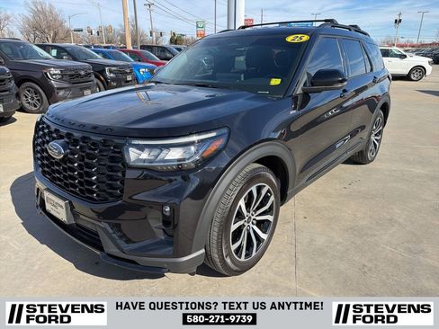 Used 2025 Ford Explorer ST-Line image 7