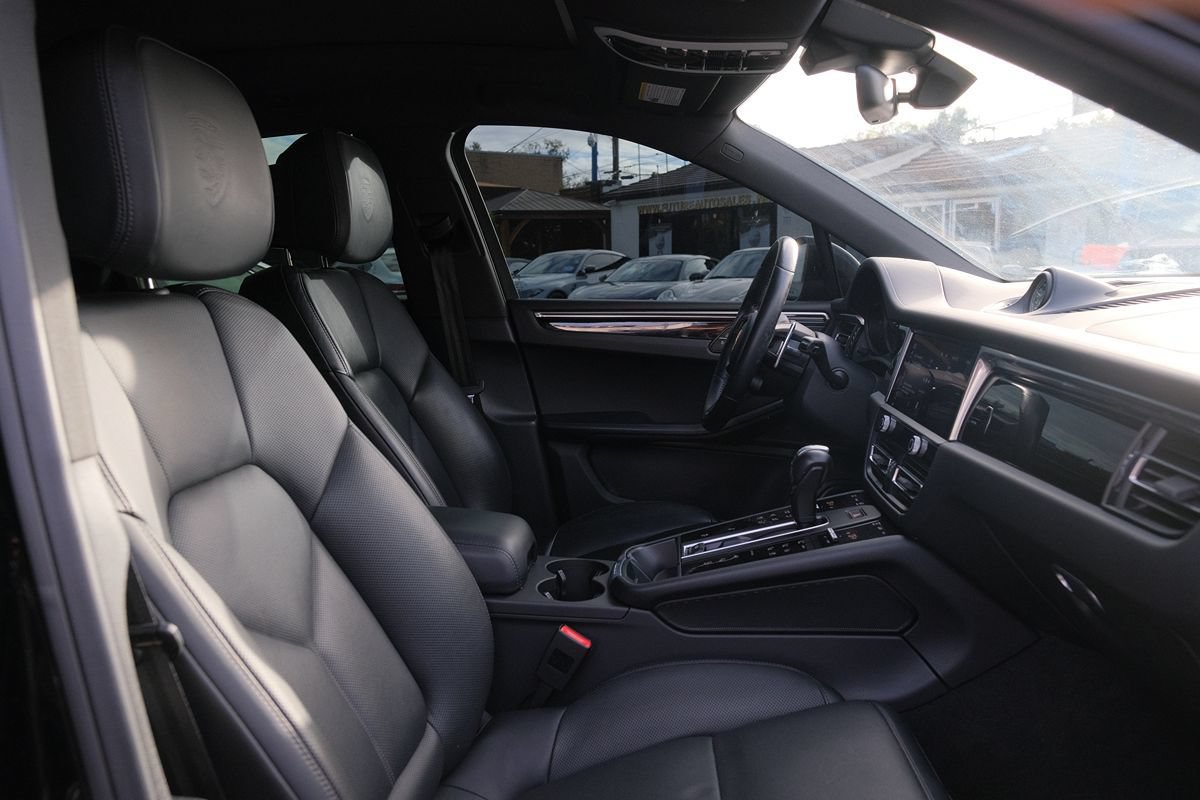 Used 2023 Porsche Macan Turbo AWD/4WD image 29