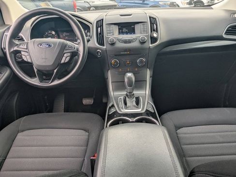 Used 2018 Ford Edge SE image 15