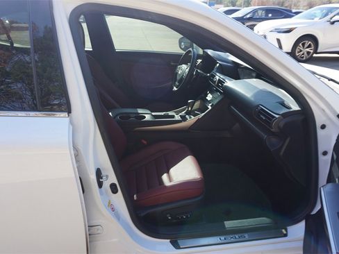 Used 2017 Lexus IS 200t image 17