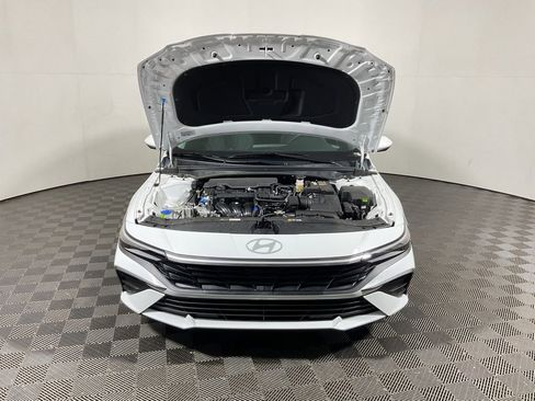 New 2026 Hyundai Elantra SE FWD image 5