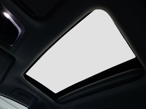 Used 2022 Toyota Corolla Cross LE w/ Moonroof Package image 11