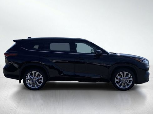 Used 2024 Toyota Highlander Limited AWD/4WD image 10