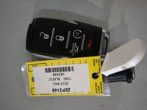 Used 2025 RAM 1500 Laramie AWD/4WD image 11