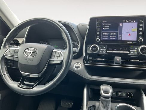 Used 2020 Toyota Highlander XLE AWD/4WD image 17
