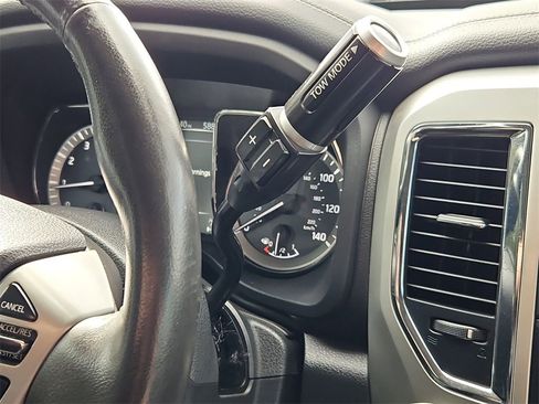 Used 2018 Nissan Titan PRO-4X w/ Pro-4x Convenience Package image 27