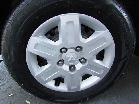 Used 2013 RAM C/V Tradesman FWD image 24