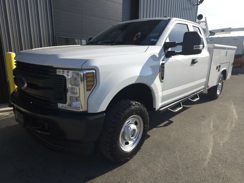 Used 2019 Ford F250 XL w/ Power Equipment Group AWD/4WD image 2