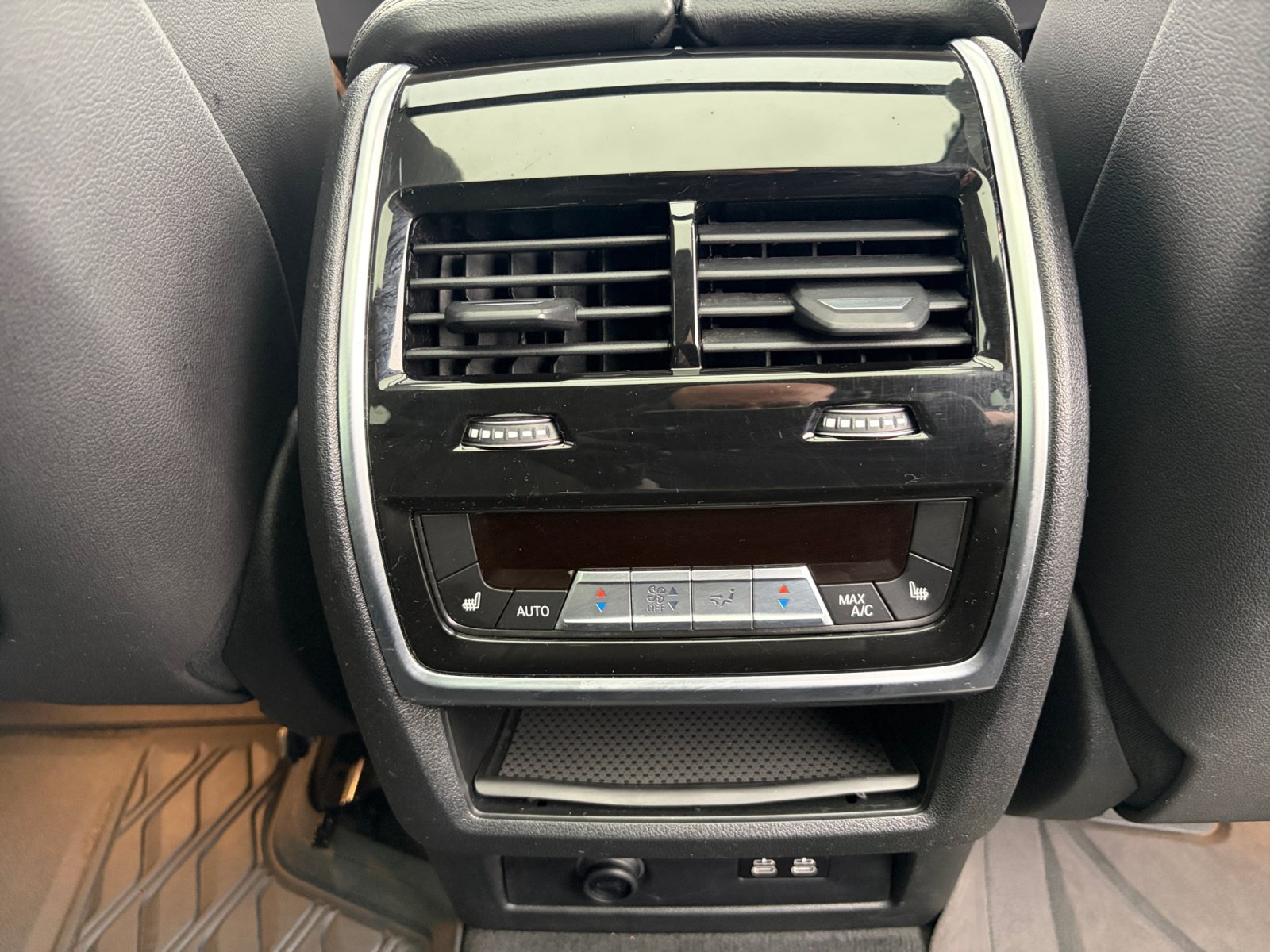 Used 2019 BMW X7 xDrive40i w/ Premium Package AWD/4WD image 30
