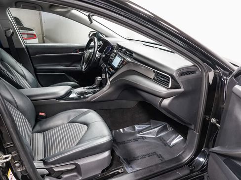 Certified 2019 Toyota Camry SE FWD image 16