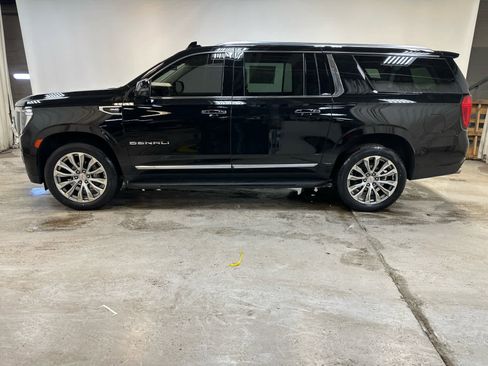 Used 2022 GMC Yukon XL Denali image 9