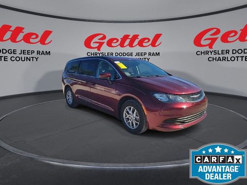 Used 2017 Chrysler Pacifica LX image 2